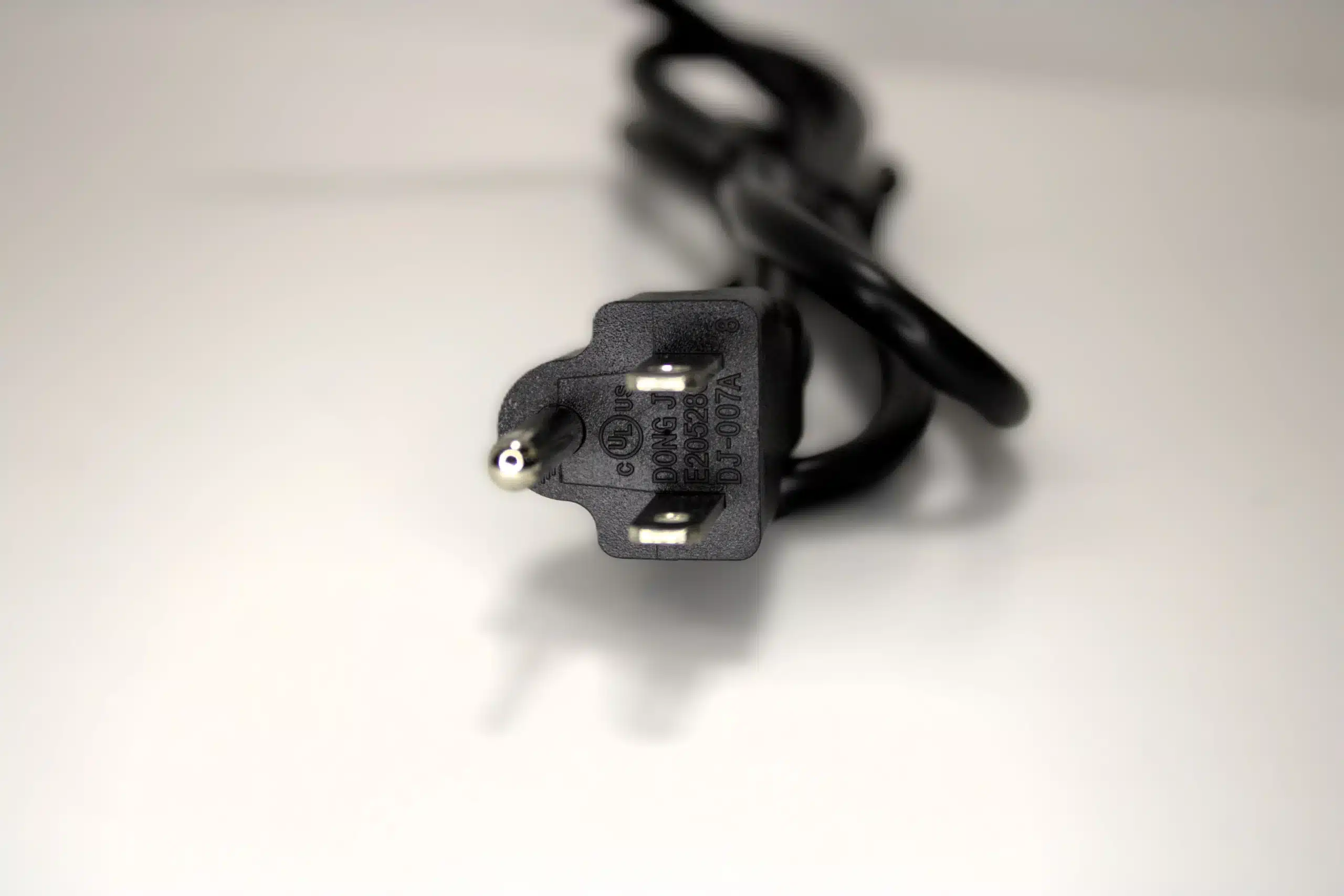 US 3 Prong AC Plug Pigtail 1 Meter 18 AWG - Image 2